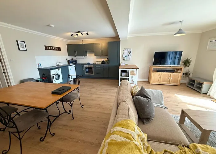 Apartment With Swimming Pool